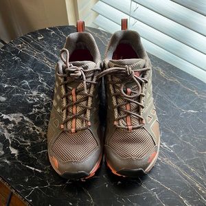 The North Face Hedgehog Trail Hiking Shoes Vibram Gore-Tex Gray Pink Women 8.5